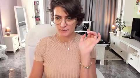 Snapshot of arianasage_ chatting on October 20, 9:47 am Ana online show from October 20, 9:47 am