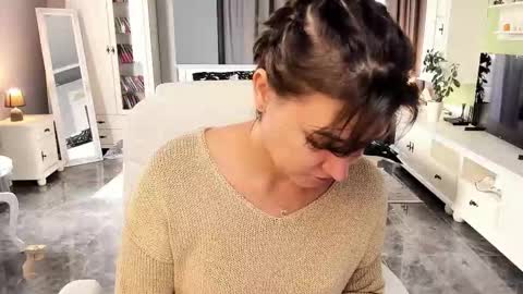 Snapshot of arianasage_ chatting on October 5, 10:45 am Ana online show from October 5, 10:45 am
