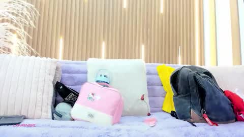 Ari  online show from November 30, 12:45 pm