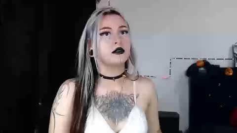 Snapshot of arianauwu666 chatting on September 10, 10:11 pm help me 100 hands up my OF is Free online show from September 10, 10:11 pm