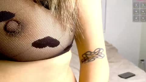 Arianna Pea online show from January 1, 3:34 am