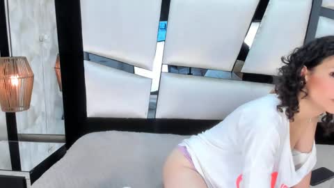 Snapshot of ariannarussell1 chatting on February 18, 1:33 pm ariannarussell1 online show from February 18, 1:33 pm