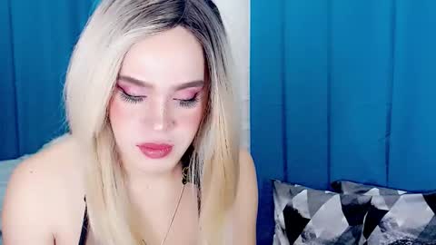 ARIANNE CUMS  online show from January 7, 11:37 am