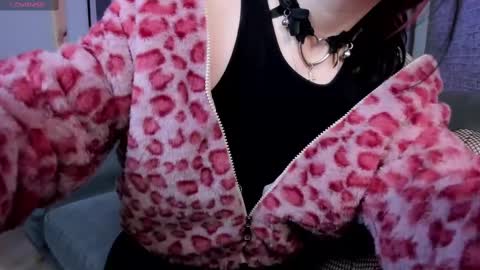 Snapshot of arielabradberry chatting on February 13, 3:24 pm Ariel online show from February 13, 3:24 pm
