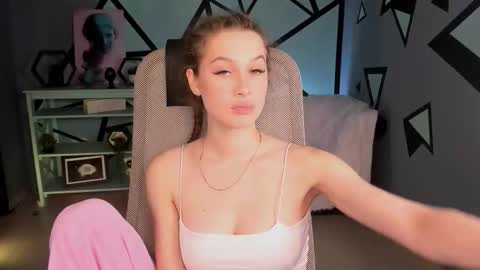 arielsykes online show from September 22, 6:23 pm