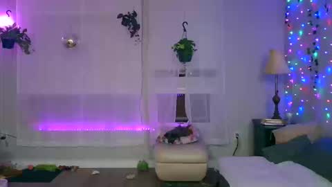 Snapshot of ariicutekitty chatting on October 10, 2:06 am airskiii online show from October 10, 2:06 am