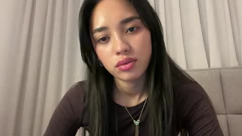 Lily online show from November 18, 4:43 pm