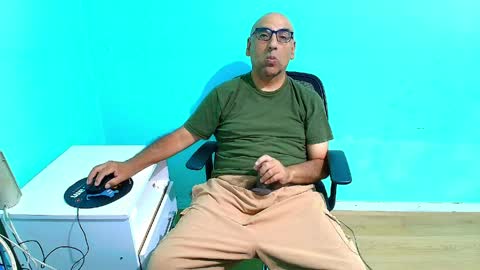 arnelux72 online show from April 12, 5:33 am