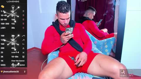 Snapshot of arnold_sexy_hot98 chatting on January 7, 12:34 am arnold sexy hot98 online show from January 7, 12:34 am