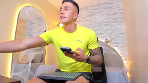 ARON BOLT online show from October 17, 11:31 pm