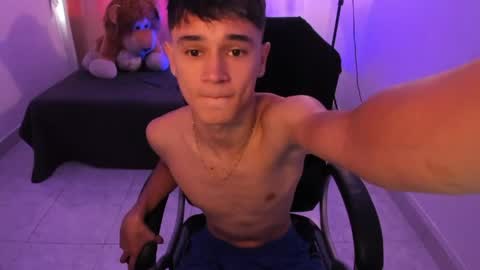 Aaron online show from April 4, 8:27 pm