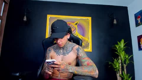 Snapshot of aron_ford chatting on January 4, 9:41 pm Aron ford online show from January 4, 9:41 pm