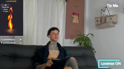 Snapshot of aron_ford chatting on October 19, 1:16 pm Aron ford online show from October 19, 1:16 pm