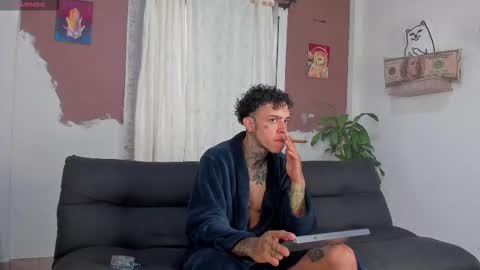 Snapshot of aron_ford chatting on October 17, 11:58 am Aron ford online show from October 17, 11:58 am