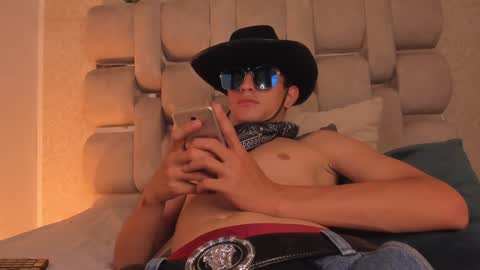 Aron Falcon online show from December 13, 1:48 am