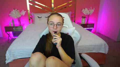 arrinawair online show from October 8, 8:09 am