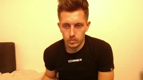 arromwilliam90 online show from December 8, 6:28 pm