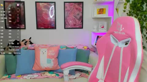 Snapshot of art_lovee chatting on September 13, 2:25 am Lea online show from September 13, 2:25 am