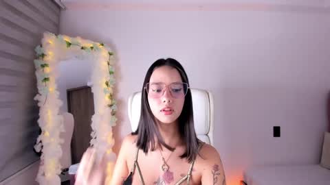 Snapshot of artbelia chatting on February 17, 1:47 am Lia Rose online show from February 17, 1:47 am