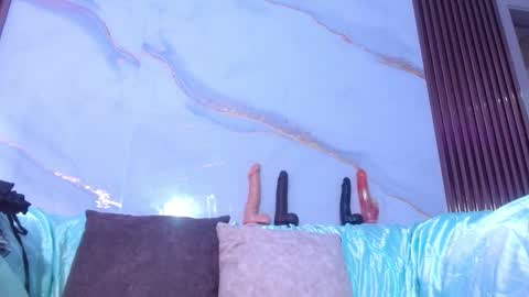 Snapshot of artemiza_love_ chatting on September 26, 1:19 pm artemiza online show from September 26, 1:19 pm
