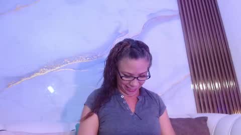 Snapshot of artemiza_love_ chatting on September 23, 12:32 pm artemiza online show from September 23, 12:32 pm
