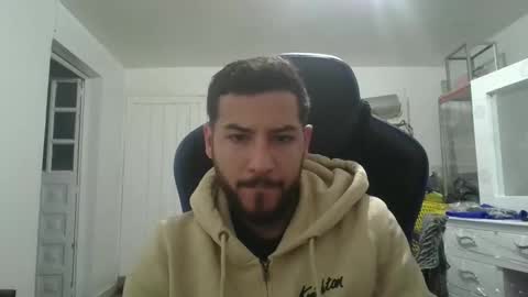 arthur1718 online show from December 2, 1:04 am