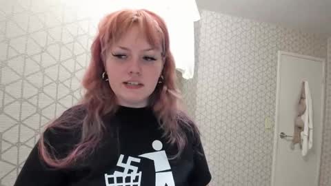 ArtsyHeartsyy online show from March 15, 1:32 am