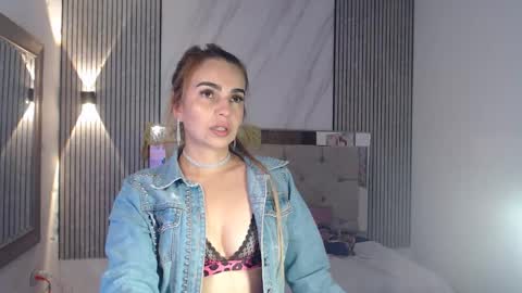 ashley__tylor online show from January 14, 7:05 am