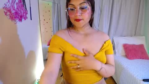 Snapshot of ashleyevanz chatting on October 7, 1:45 am Ashlei Evanz online show from October 7, 1:45 am