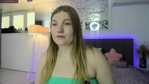 AshleyJonse online show from November 23, 6:00 am