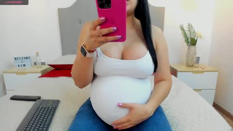 Snapshot of ashleyknightt chatting on December 2, 3:53 pm Ashley knight online show from December 2, 3:53 pm