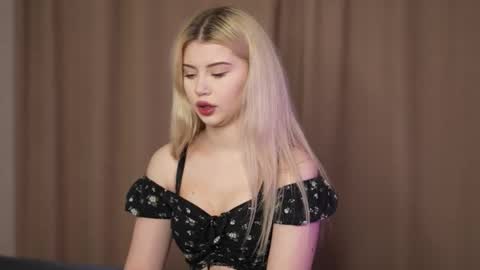 AshleyNiko online show from November 17, 7:05 pm