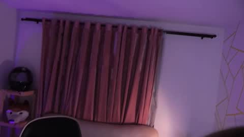 Ashley Lauren online show from November 24, 4:22 am