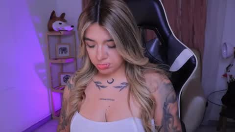 Ashley Lauren online show from September 15, 3:52 am