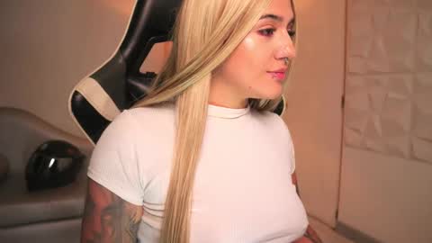 Ashley Lauren online show from February 6, 5:11 am