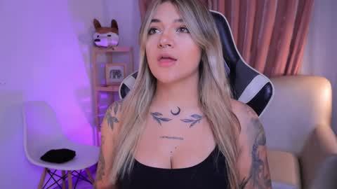 Ashley Lauren online show from September 17, 3:54 am