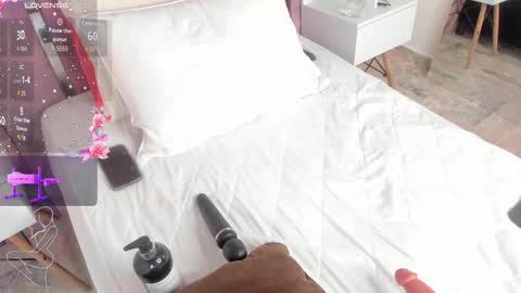 Snapshot of ashlie_robertss chatting on September 18, 2:21 pm Ashlie online show from September 18, 2:21 pm