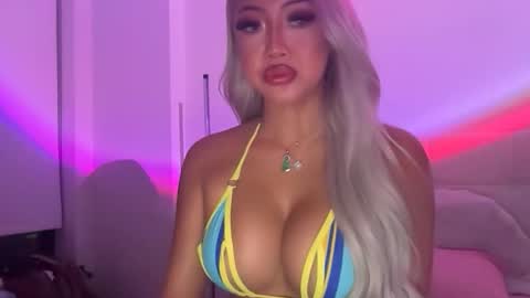 ashlynkira online show from March 3, 4:52 am