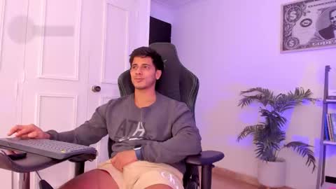 Snapshot of ashton_coleman_ chatting on October 2, 6:12 am my name real is camilo online show from October 2, 6:12 am