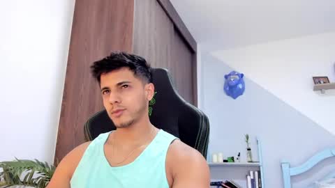 Snapshot of ashton_coleman_ chatting on December 23, 3:50 am my name real is camilo online show from December 23, 3:50 am