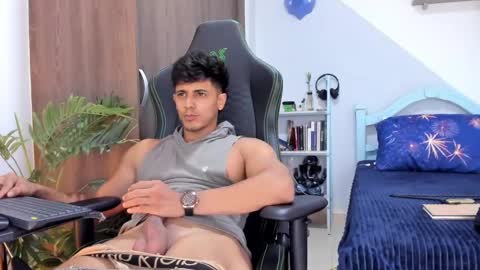Snapshot of ashton_coleman_ chatting on January 20, 2:11 am my name real is camilo online show from January 20, 2:11 am