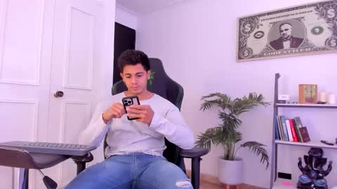 Snapshot of ashton_coleman_ chatting on September 30, 5:12 pm my name real is camilo online show from September 30, 5:12 pm