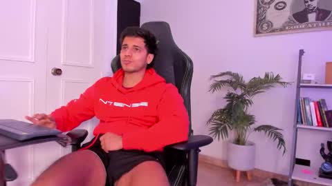 Snapshot of ashton_coleman_ chatting on September 29, 7:29 am my name real is camilo online show from September 29, 7:29 am