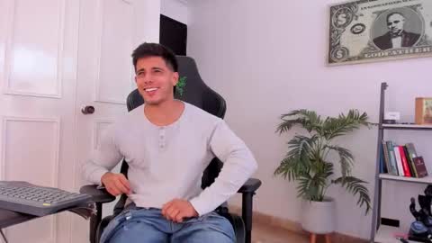 Snapshot of ashton_coleman_ chatting on October 11, 4:43 pm my name real is camilo online show from October 11, 4:43 pm