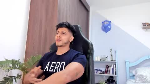 Snapshot of ashton_coleman_ chatting on December 30, 1:04 am my name real is camilo online show from December 30, 1:04 am