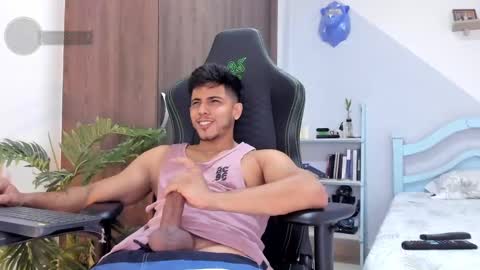 Snapshot of ashton_coleman_ chatting on December 3, 6:00 pm my name real is camilo online show from December 3, 6:00 pm