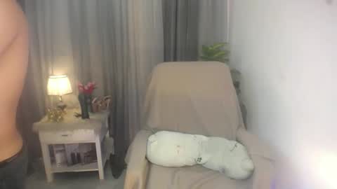 asian_handsomexx online show from December 16, 11:27 am