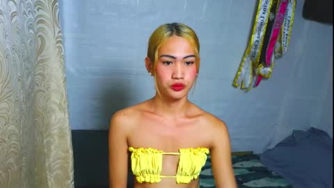 Snapshot of asian_loraine chatting on October 6, 10:22 am LOVELY LORAINE online show from October 6, 10:22 am