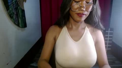 Snapshot of asian_petit19 chatting on January 18, 5:37 pm Lovely online show from January 18, 5:37 pm