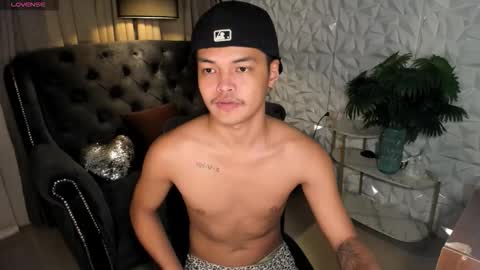 Snapshot of asianhugescott chatting on November 1, 5:23 pm VICTORIA SCOTT online show from November 1, 5:23 pm